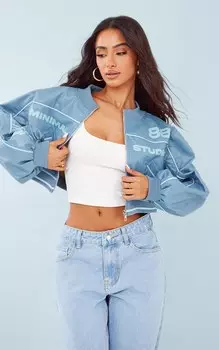 PrettyLittleThing Голубая суперукороченная куртка-борцовка Petite из искусственного меха