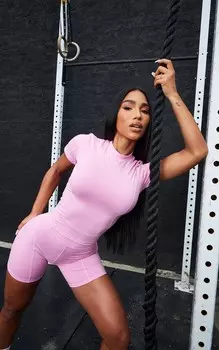 PrettyLittleThing Розовый спортивный топ с короткими рукавами и вставками