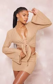 PrettyLittleThing Рубашка мокко с текстурированными вязаными крючком рукавами-колокольчиками и завязкой спереди