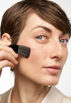 Пудра для лица Vitamin Enriched Pressed Powder Bobbi Brown, желтый