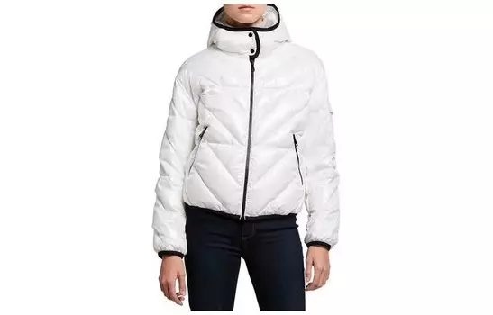 Пуховик женский белый Moncler