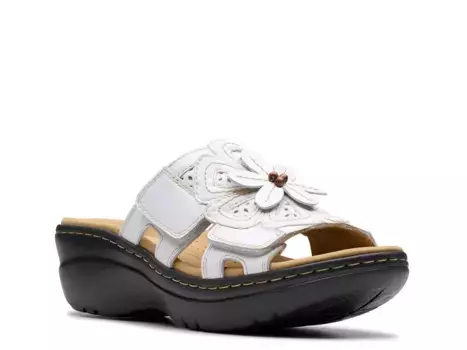 Сандалии Clarks Merliah Belle на танкетке, белые
