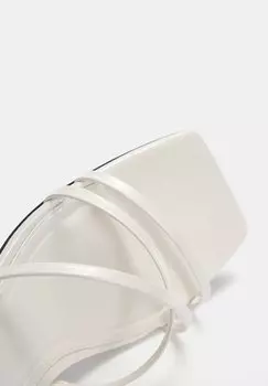 Сандалии PULL&BEAR, белый