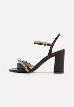 Сандалии с ремешками Love Moschino, цвет nero