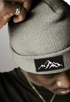 Шапка MIT PATCH BERGE MOUNTAIN MIT UMSCHLAG Neverless, антрацит