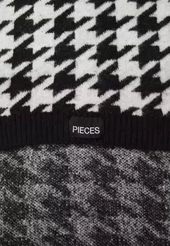 Шарф PCROOA LONG SCARF Pieces, черный