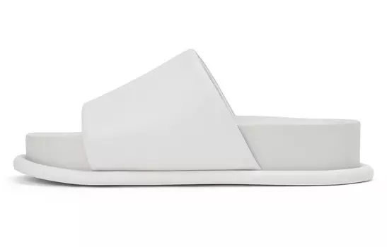 Шлепанцы женские белые Charles&Keith
