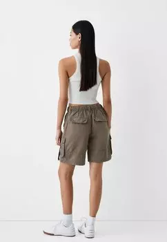 Шорты Bershka, темно-зеленые