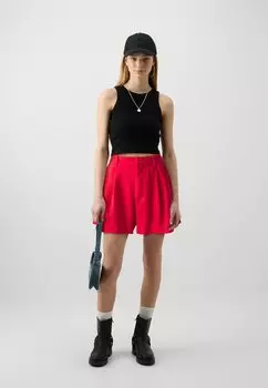Шорты GAP, тапочки красные
