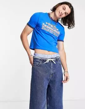 Синяя укороченная футболка скинни Ringer с принтом аниме спереди ASOS DESIGN