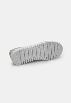 Слипоны Bata, бежевые