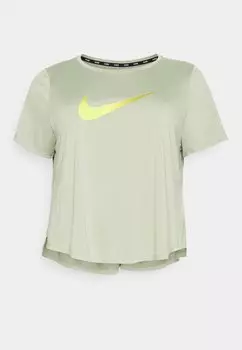 Спортивная футболка Nike