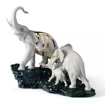 Статуэтка Elephants on Black Rock Lladro