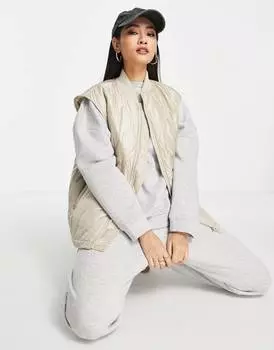 Стеганый жилет оверсайз с подкладкой Topshop цвета экрю