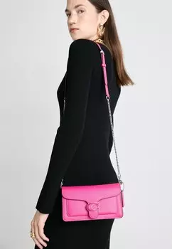 Сумка через плечо COVERED CLOSURE TABBY CHAIN Coach, розовый