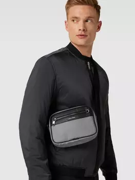 Сумка через плечо с этикеткой, модель "КАМЕРА" Calvin Klein, светло-серый