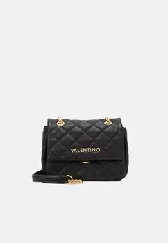 Сумка на плечо Valentino стеганая с клапаном и золотой фурнитурой, черный