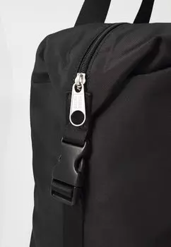 Сумка выходного дня ESS DAILY DUFFLE UNISEX Tommy Jeans, черный