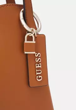 Сумочка SORA GIRLFRIEND CARRYALL Guess, цвет Cognac