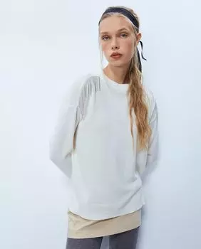 Свитер с цепочками на плечах Sfera