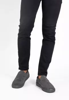 Тапочки ALDEN Minnetonka, цвет charcoal grey