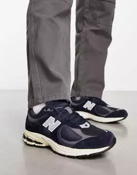 Темно-синие кроссовки New Balance 2002