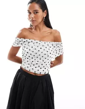Топ Miss Selfridge – с открытыми плечами и принтом в горошек со сборками