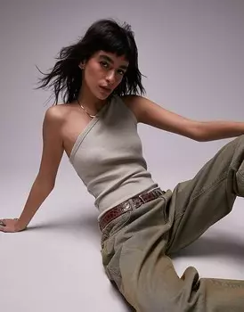 Topshop – Премиум каменно-бежевый базовый топ в рубчик с перекрученной бретелькой на одно плечо