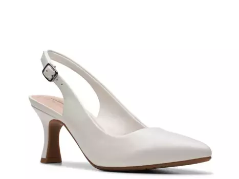 Туфли Kataleyna Step Pump Clarks, кремовый
