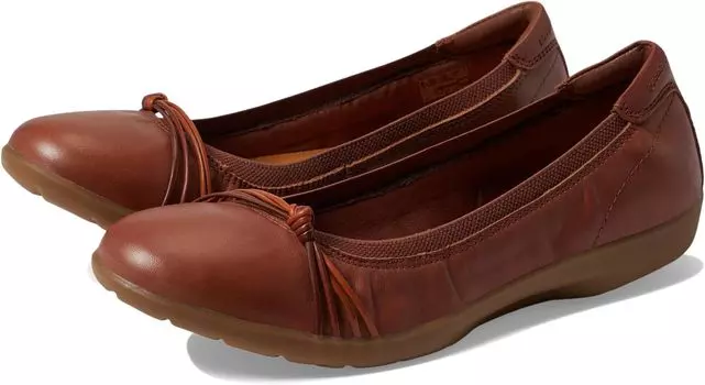 Туфли на плоской подошве Clarks Meadow Rae, цвет Tan Leather