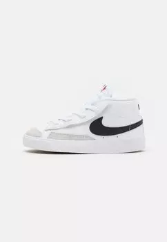 Высокие кеды Blazer Mid '77 Unisex Nike, цвет white/black/total orange
