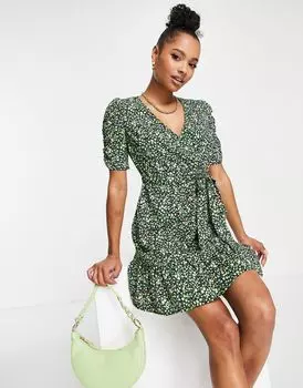 Зеленое платье мини со сборками и запахом New Look New Look