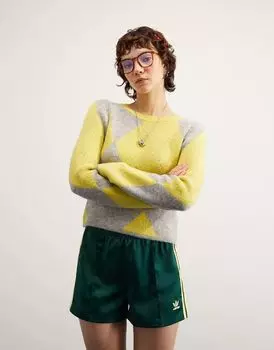 Желтый свитер с ромбовидным принтом ASOS