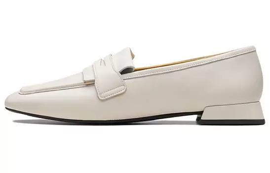 Женская повседневная обувь женская белая Clarks