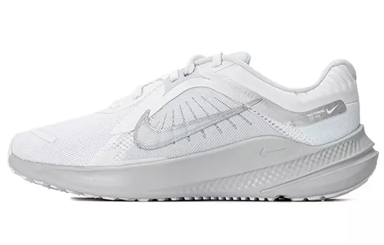 Женские беговые кроссовки Nike Quest