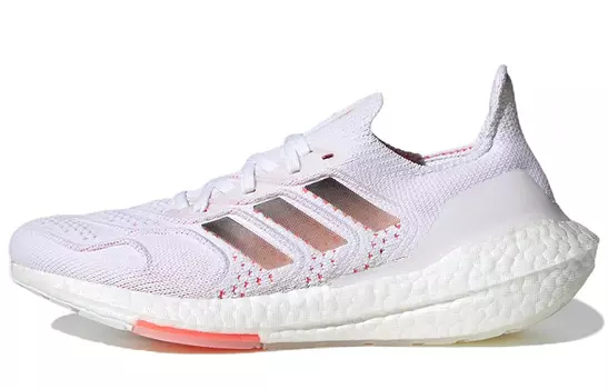 Женские кроссовки Adidas Ultraboost 22