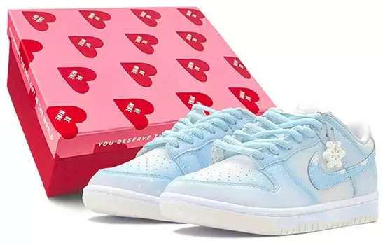 Кроссовки Nike Dunk Low, белый/голубой