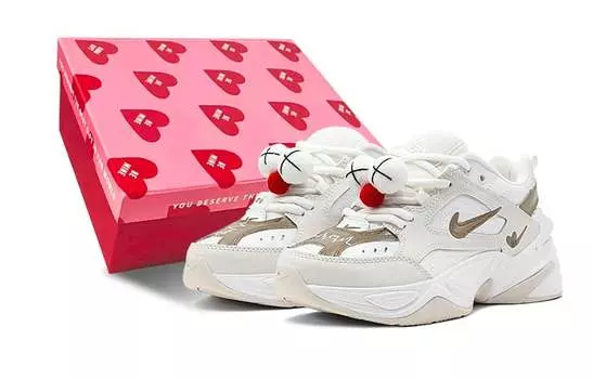 Женские массивные кроссовки Nike M2K, White