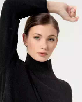 Женский вязаный свитер с высоким воротником Surkana, черный