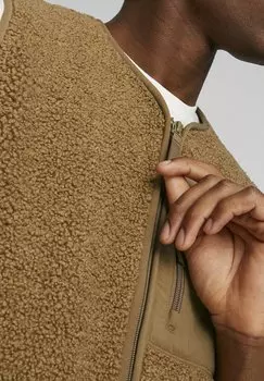 Жилет Puma КЛАССИКА, цвет chocolate chip
