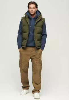 Жилет Superdry, цвет surplus goods olive