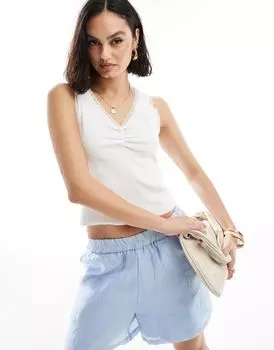 Жилет в рубчик с V-образным вырезом и розами ASOS DESIGN