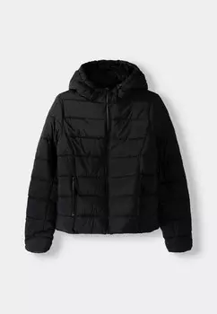 Зимняя куртка Bershka, черный