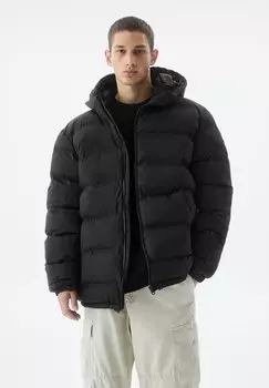 Зимняя куртка PULL&BEAR, черная