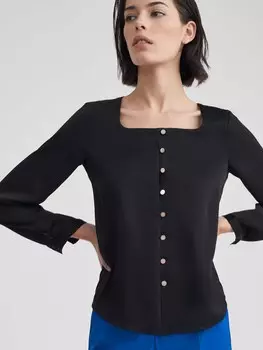 Атласная блуза с вырезом каре