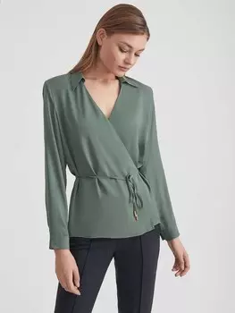 Блуза на запах с подплечниками