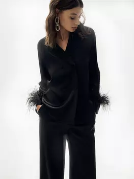Блуза с длинными рукавами и перьями