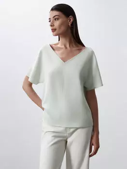 Блуза с V-образным вырезом