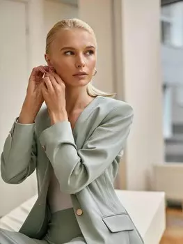 Однобортный жакет без воротника