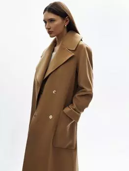 Пальто с широкими лацканами